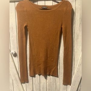 Beautiful Nutmeg color… Very soft and exquisite material and quality 🌹